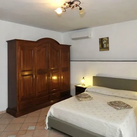 Sleeps 8 Air Con Wifi