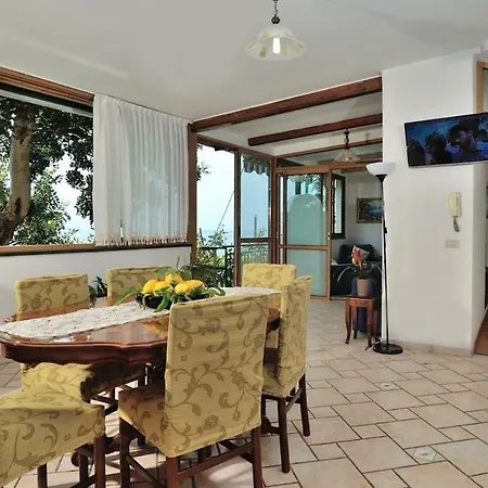 Sleeps 8 Air Con Wifi Apartment Conca dei Marini