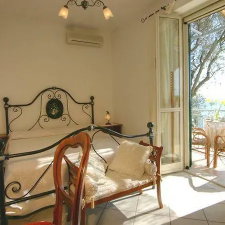 Sleeps 8 Air Con Wifi