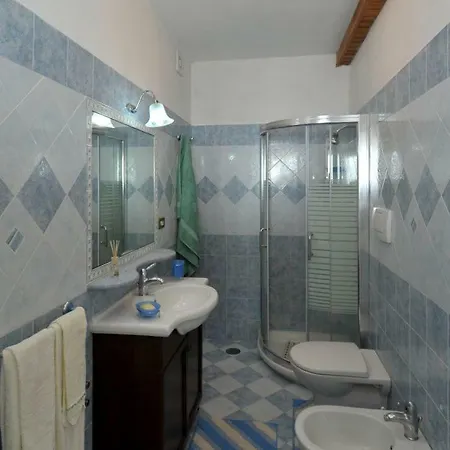 Sleeps 8 Air Con Wifi