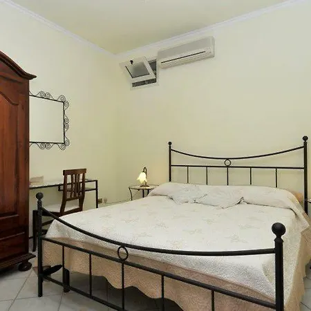 Sleeps 8 Air Con Wifi Apartment *