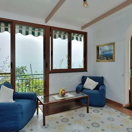 Sleeps 8 Air Con Wifi