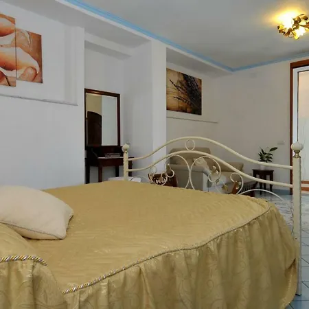 Apartment Sleeps 8 Air Con Wifi