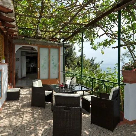 Sleeps 8 Air Con Wifi *